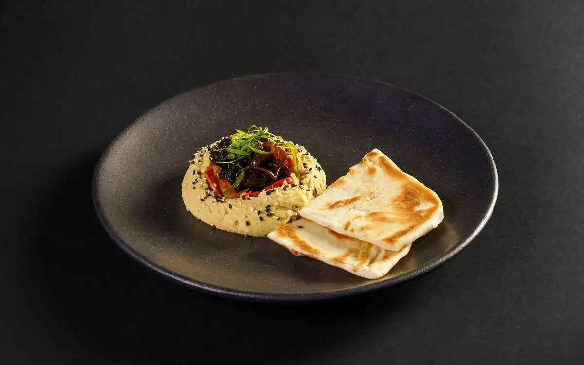 Хумус с лепешкой пита