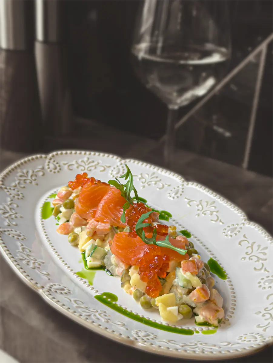 Оливье с семгой и икрой 