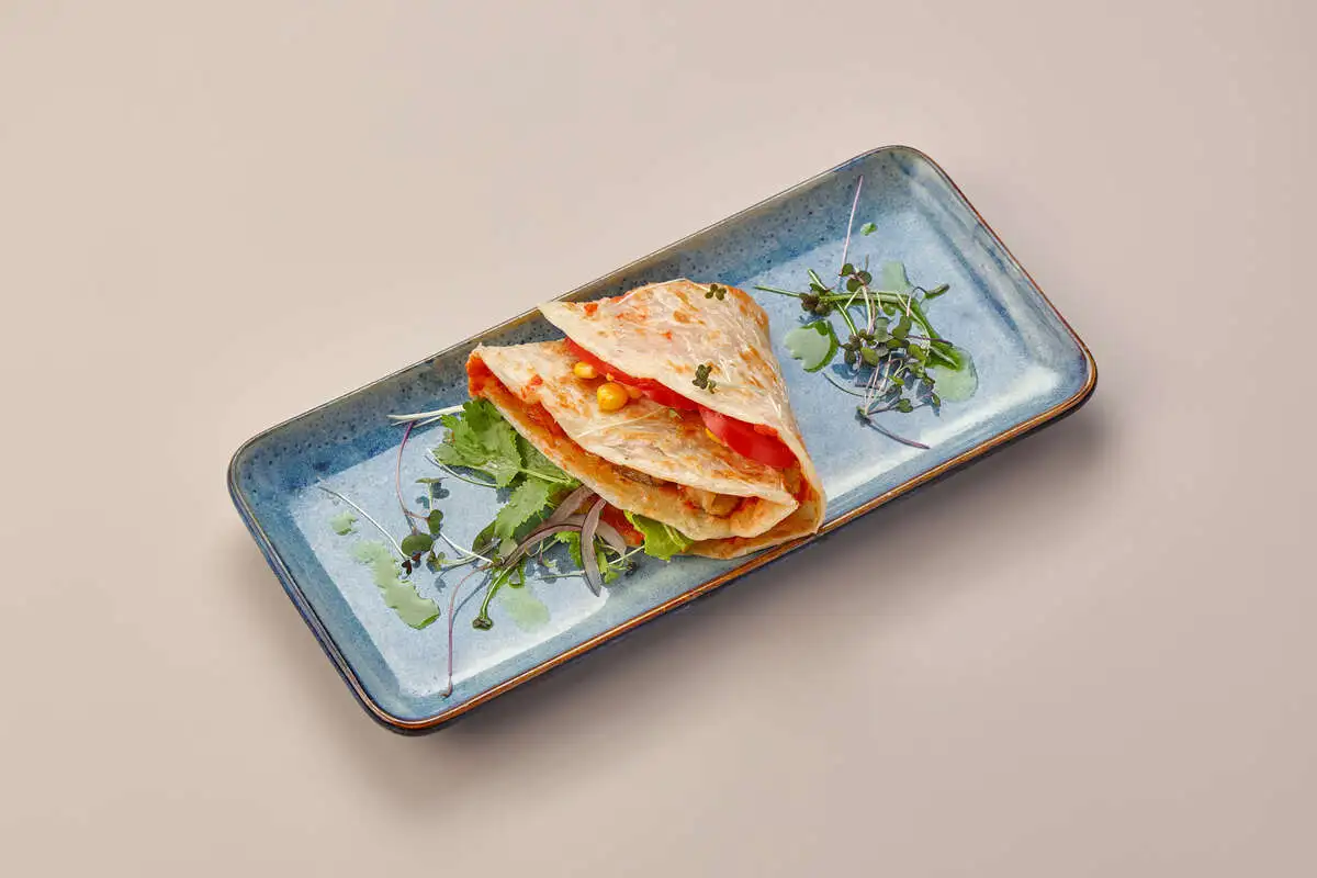 Кесадилья с печеным баклажаном