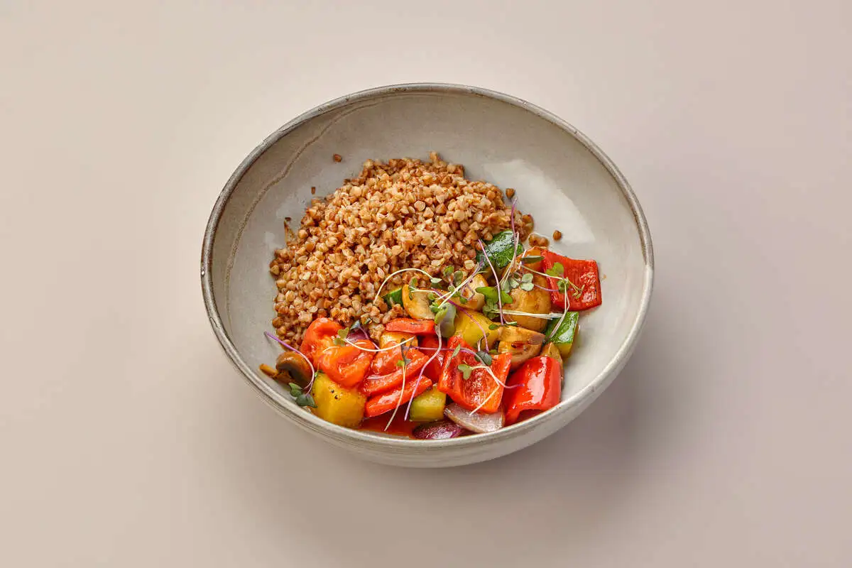 Суточная гречка с рататуем