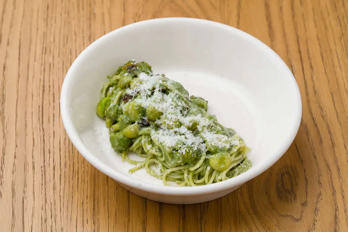 Спагетти со шпинатом и овощами