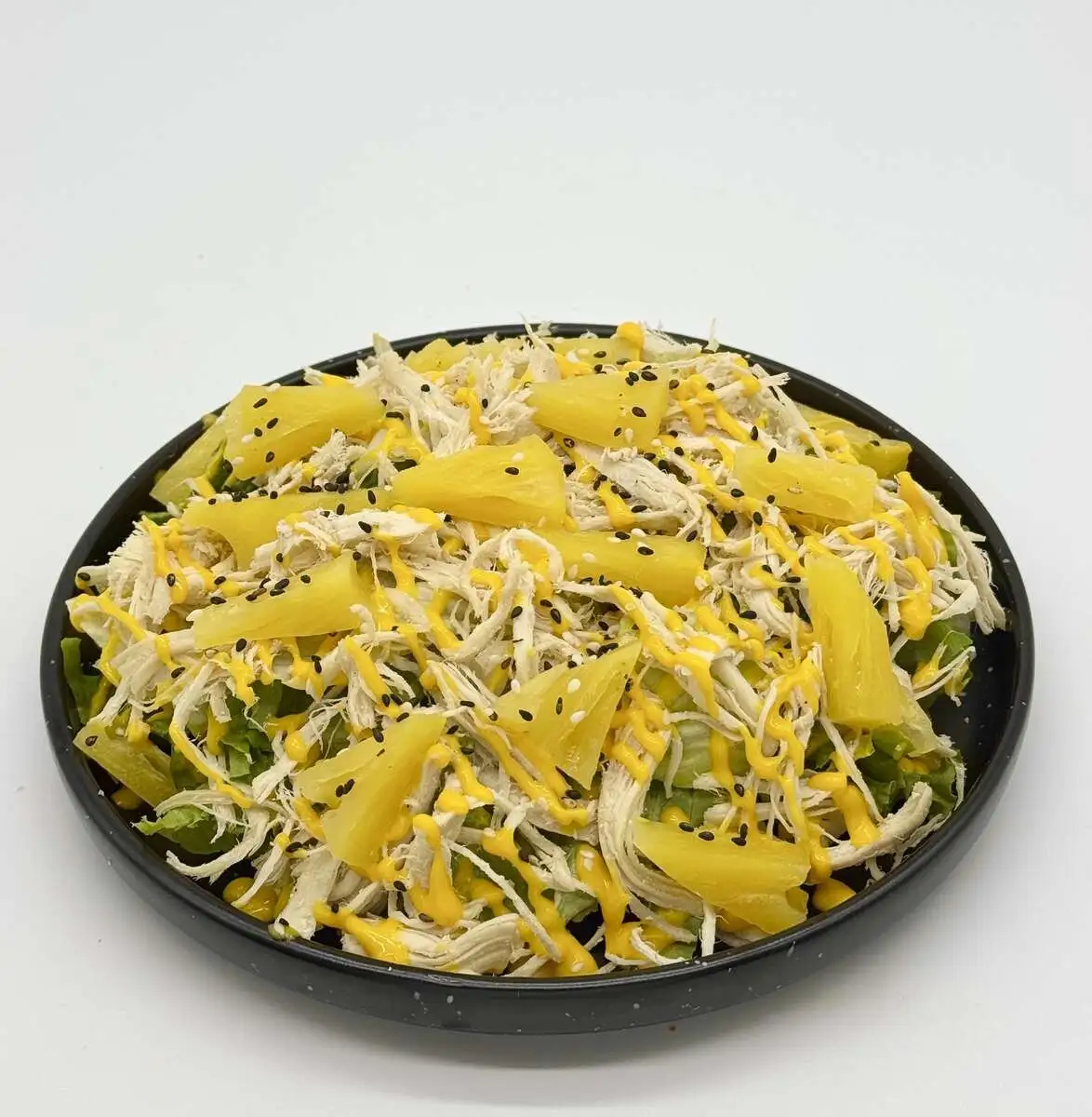 Салат с ананасом