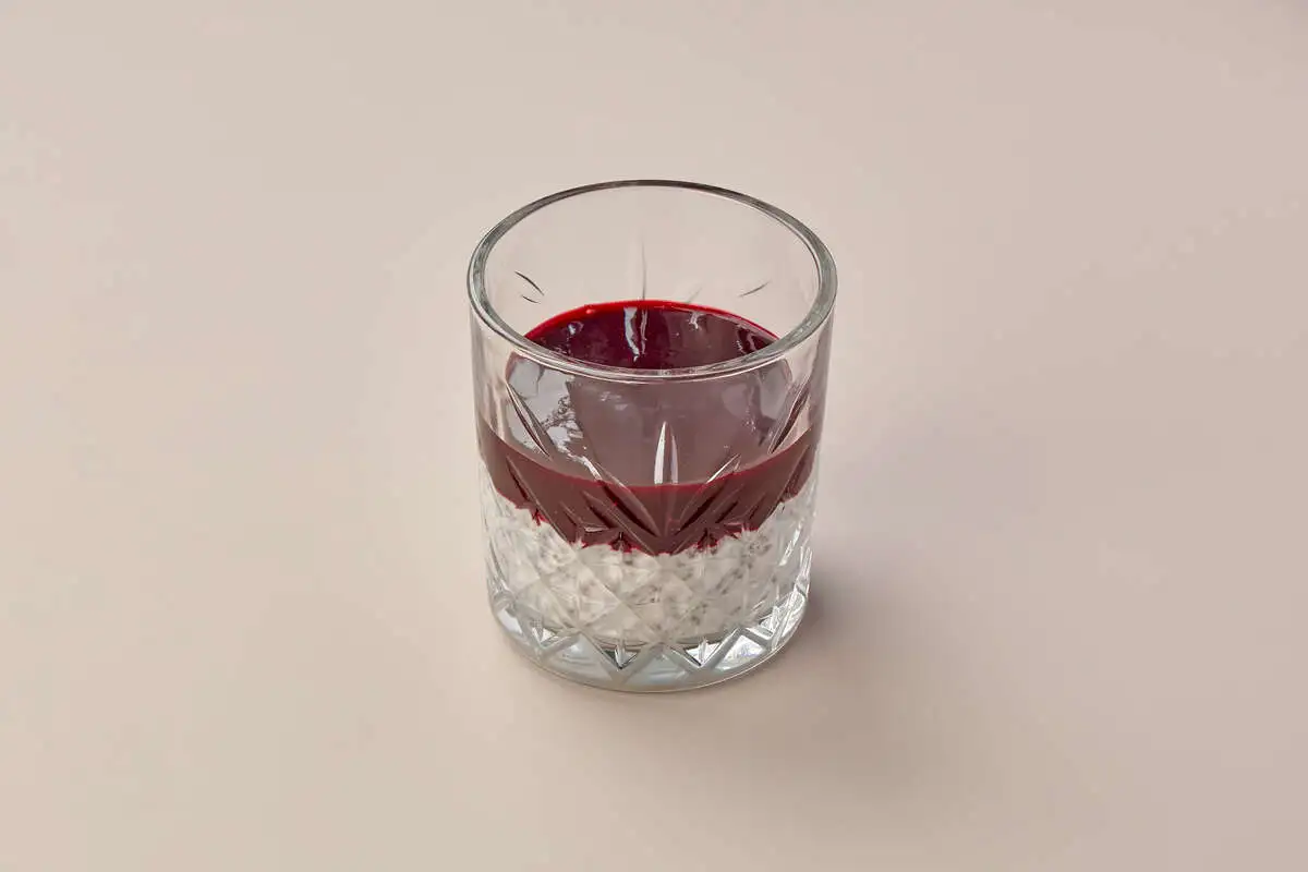 Чиа пудинг с ягодным соусом