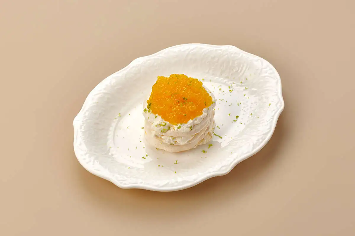 Десерт "Павлолова" с кокосовым с кремом