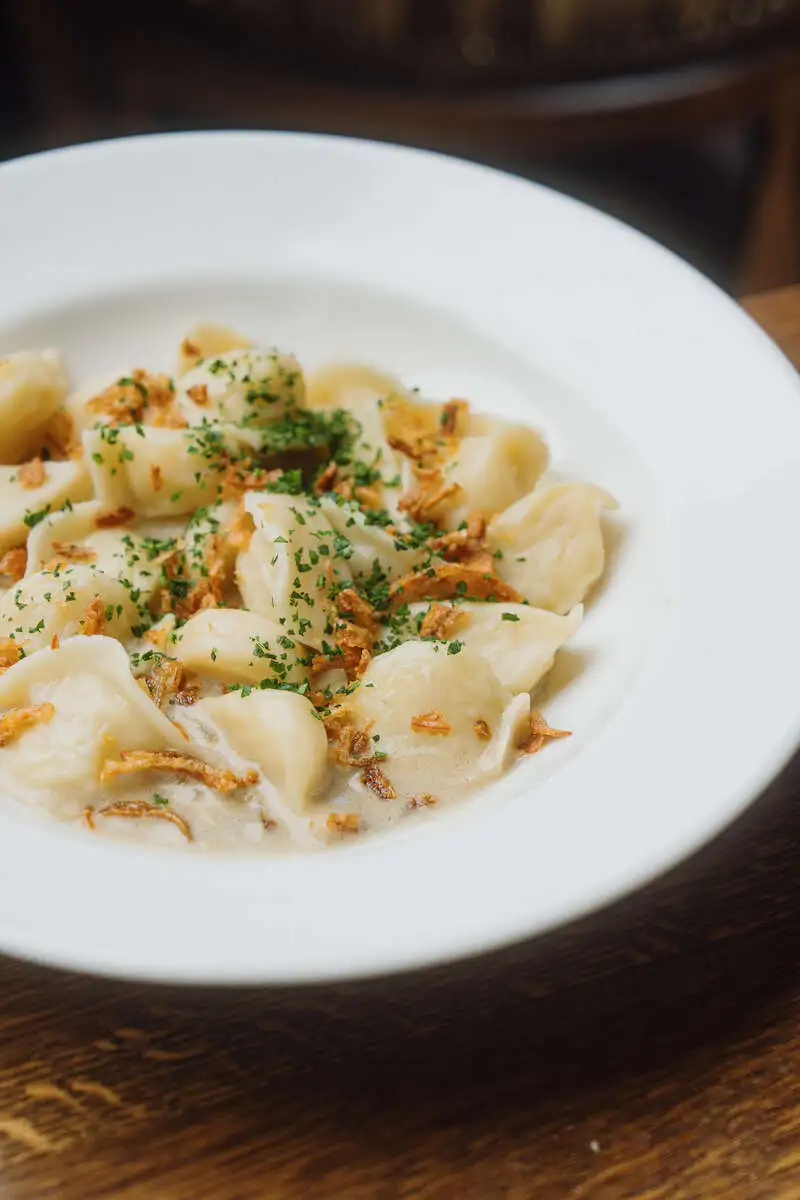 Вареники с грибной подливой