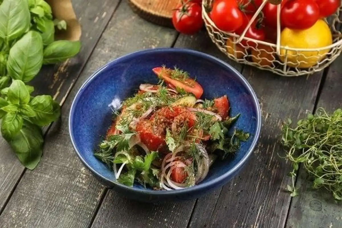 Грузинский овощной салат с кахетинским маслом