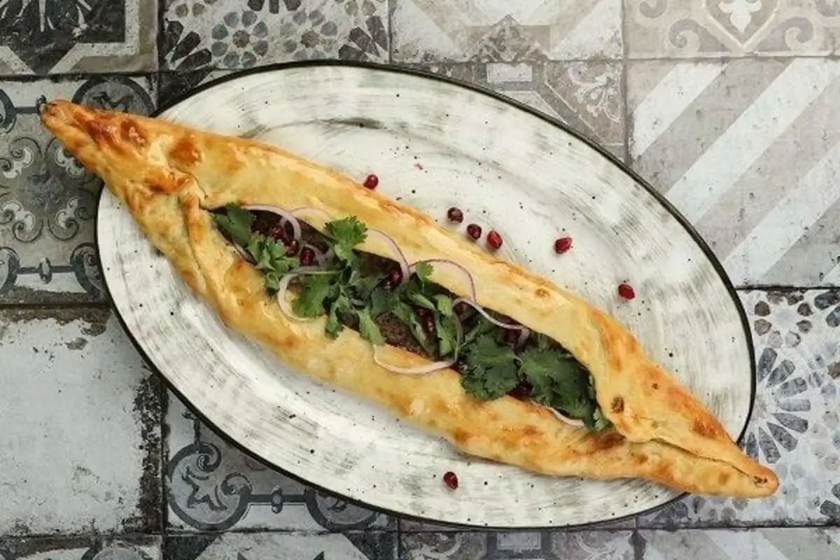 Хачапури по-турецки с говядиной