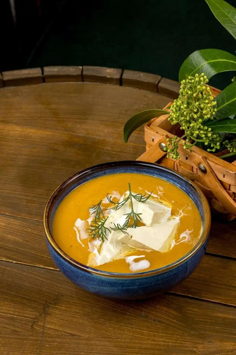 Крем-суп из красной чечевицы с сыром тофу