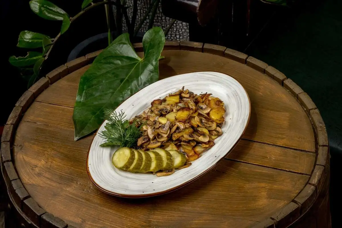 Картофель, обжаренный с грибами