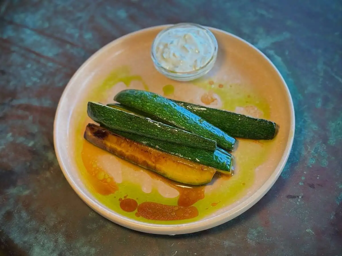 Цукини с дзазики (120/40 гр)