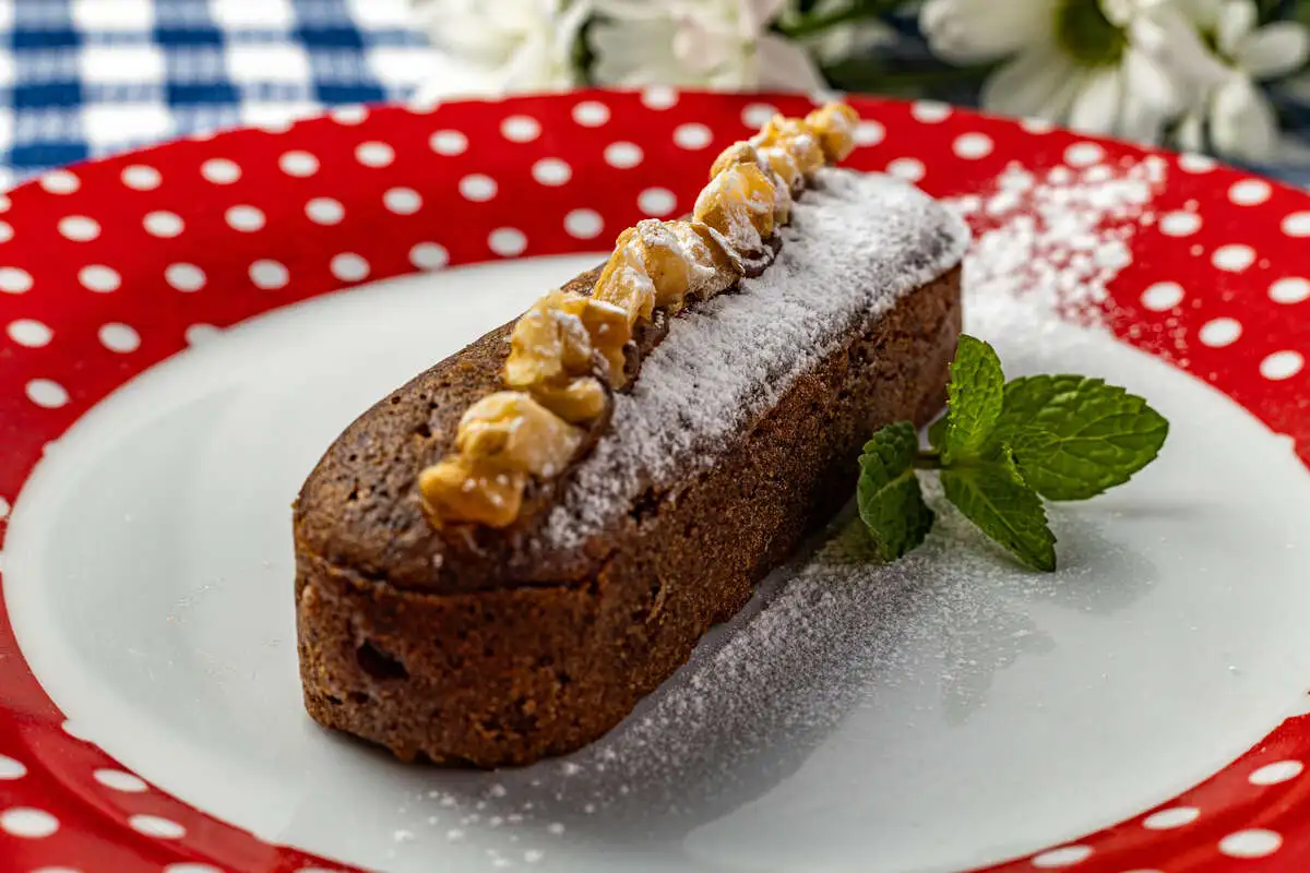 Постный десерт "Коврижка" с соусом