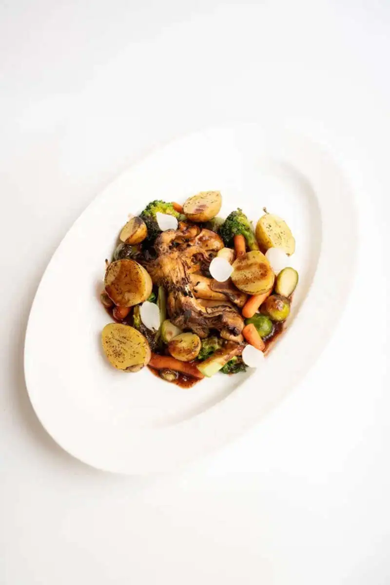 Стейк из вешенок с овощами