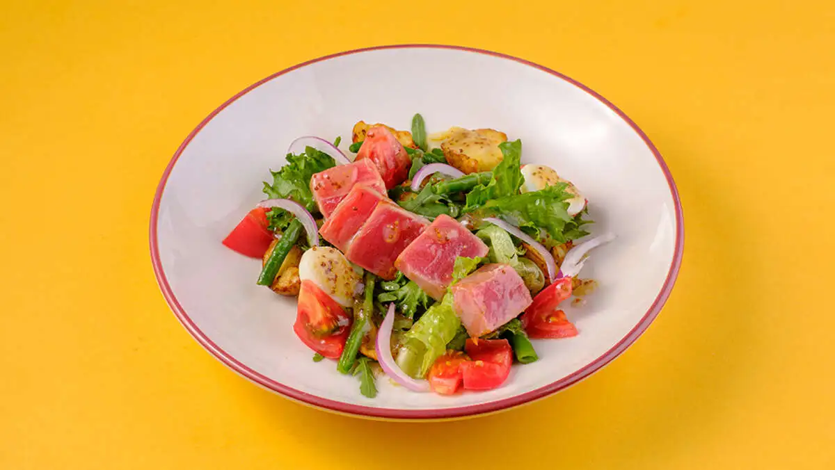 Салат с тунцом