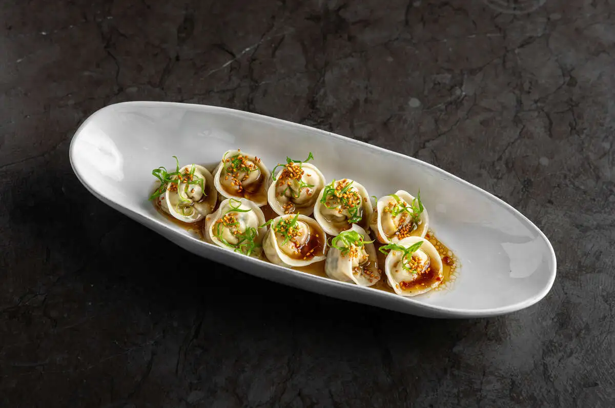 пельмени овощные / кунжут кимчи / соево-кунжутный соус