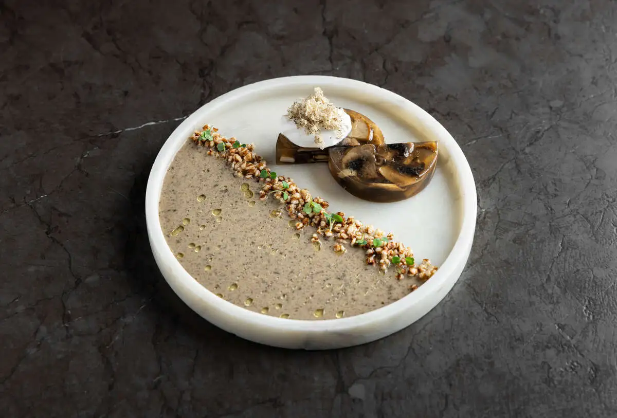 заливное из грибов / попкорн из гречки / трюфель черный / сметана соевая