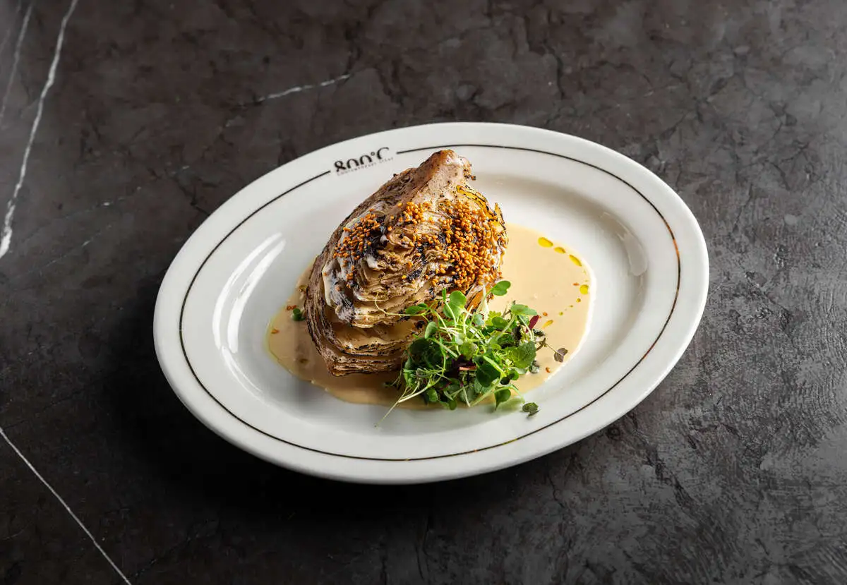 стейк из капусты со сливочным мисо