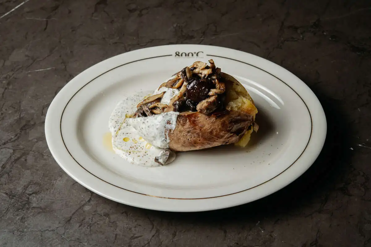 печеный картофель с грибами