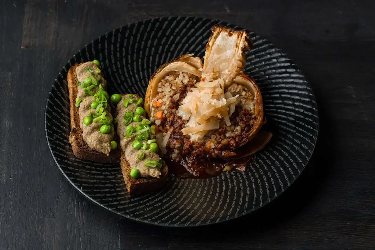 Гречневая каша с капустой запеченная в печи,с грибным паштетом и луком