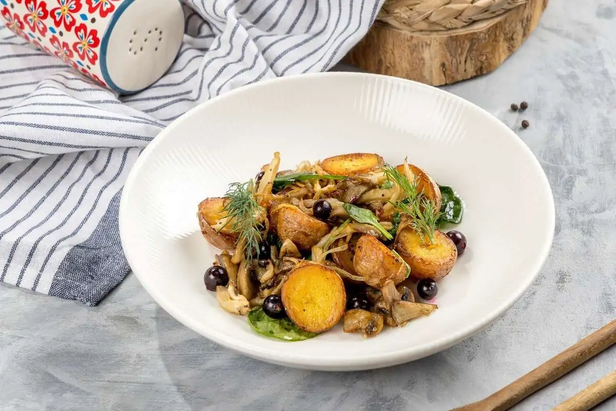 Жареный картофель с грибами