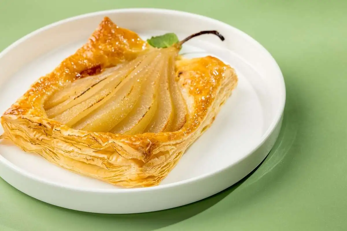 Слойка с грушей