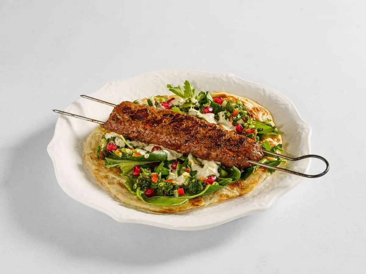 Кебаб из растительного мяса с лепешкой роти 