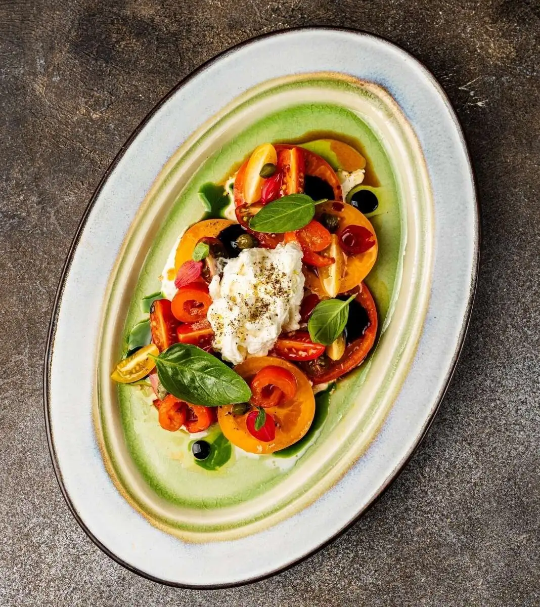 Карпачо из томатов со страчателлой 