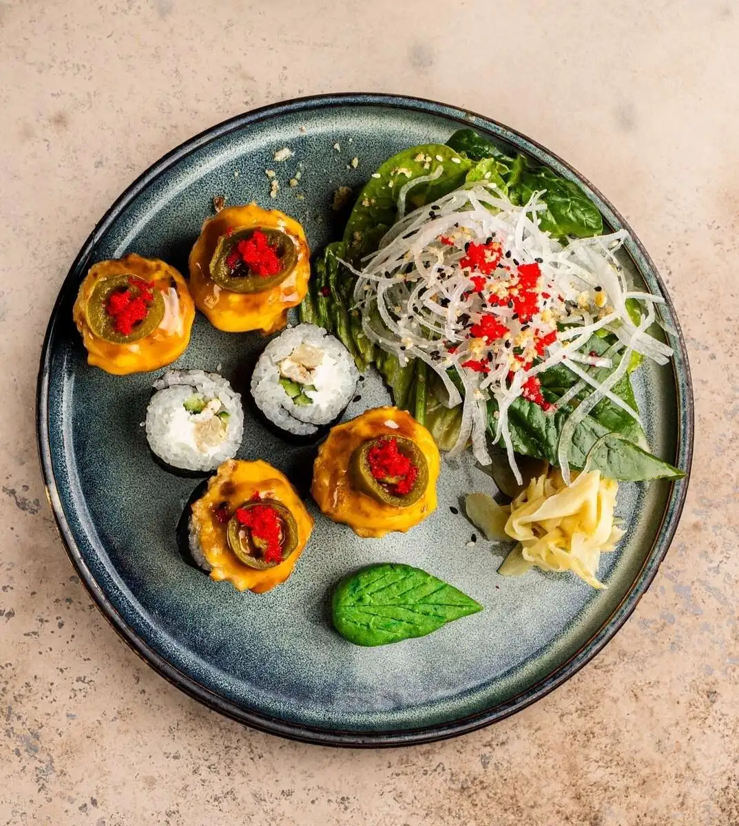 Запеченый угорь с холопеньо 6 шт.