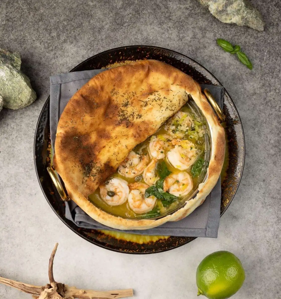 Чесночные креветки под тестом  