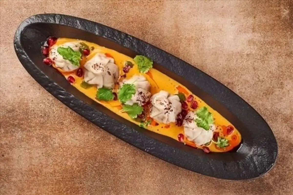 Мини-хинкали с креветками и соусом том ям