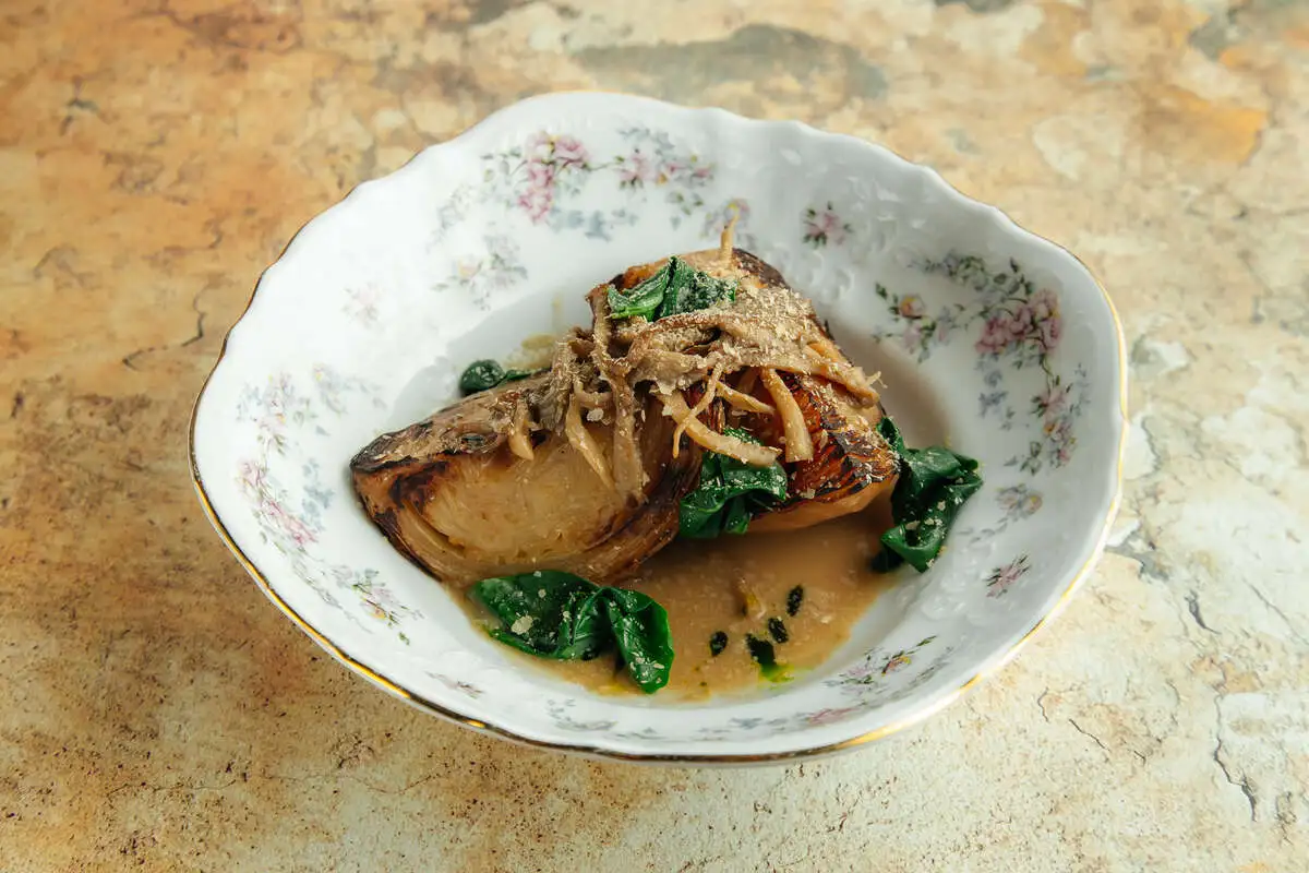 Стейк из капусты с грибами постный