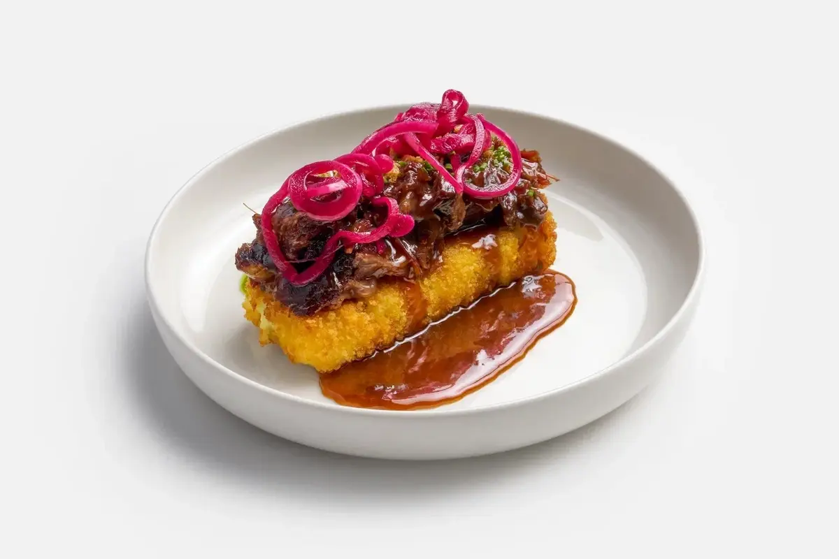 Говяжьи щечки с хрустящим картофельным пюре