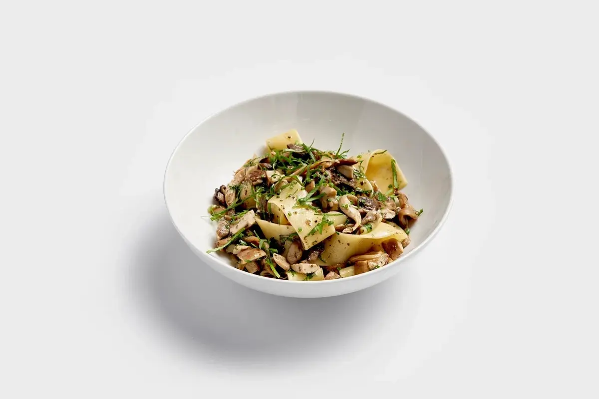 Паппарделле с двумя видами грибов и трюфельным соусом