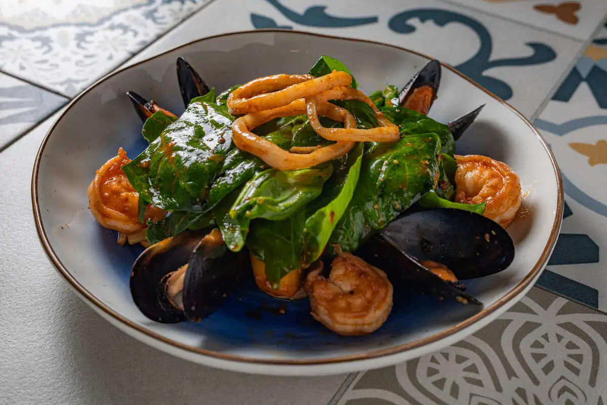 Салат с морепродуктами