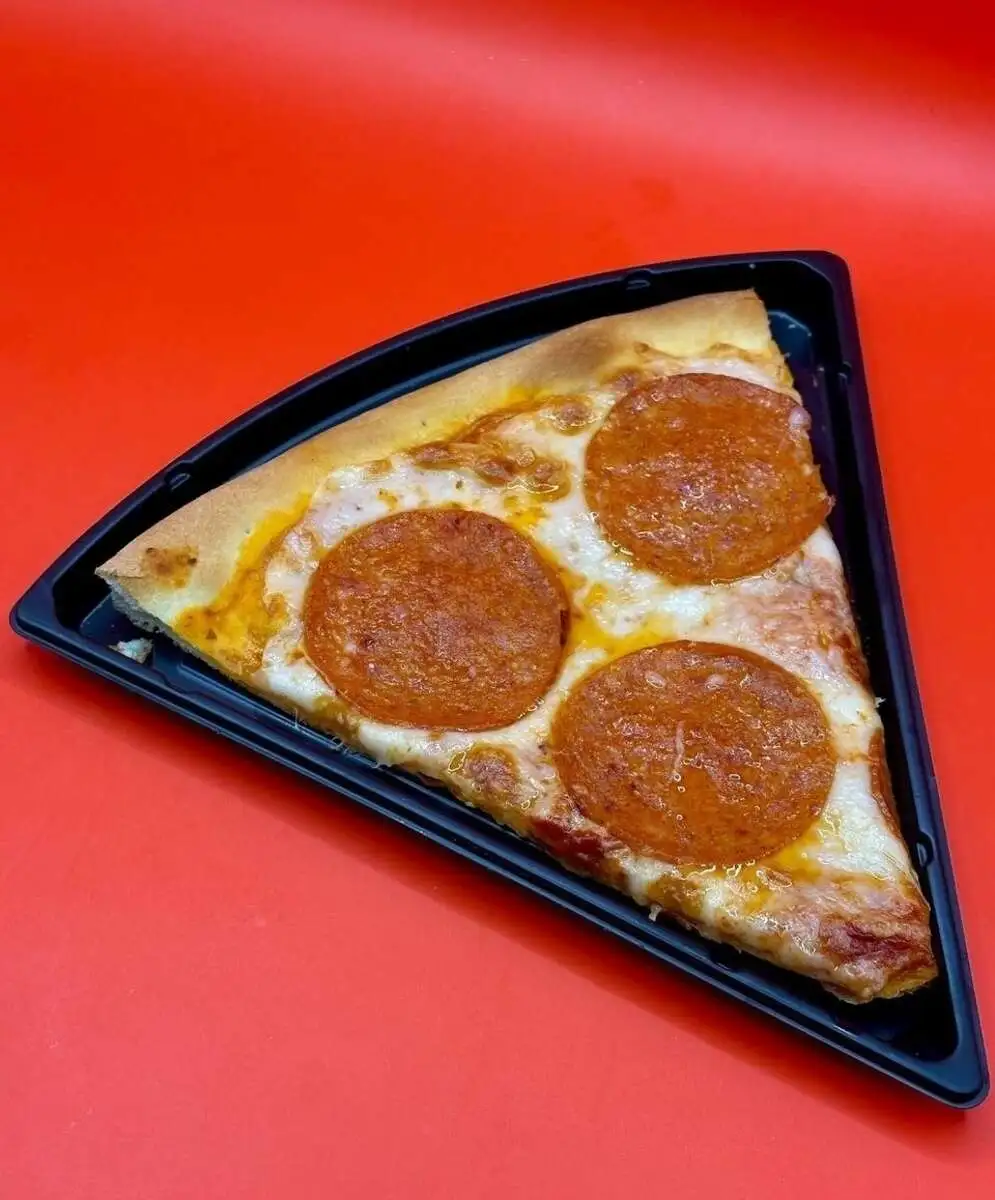 Пицца Пепперони 1 кусочек