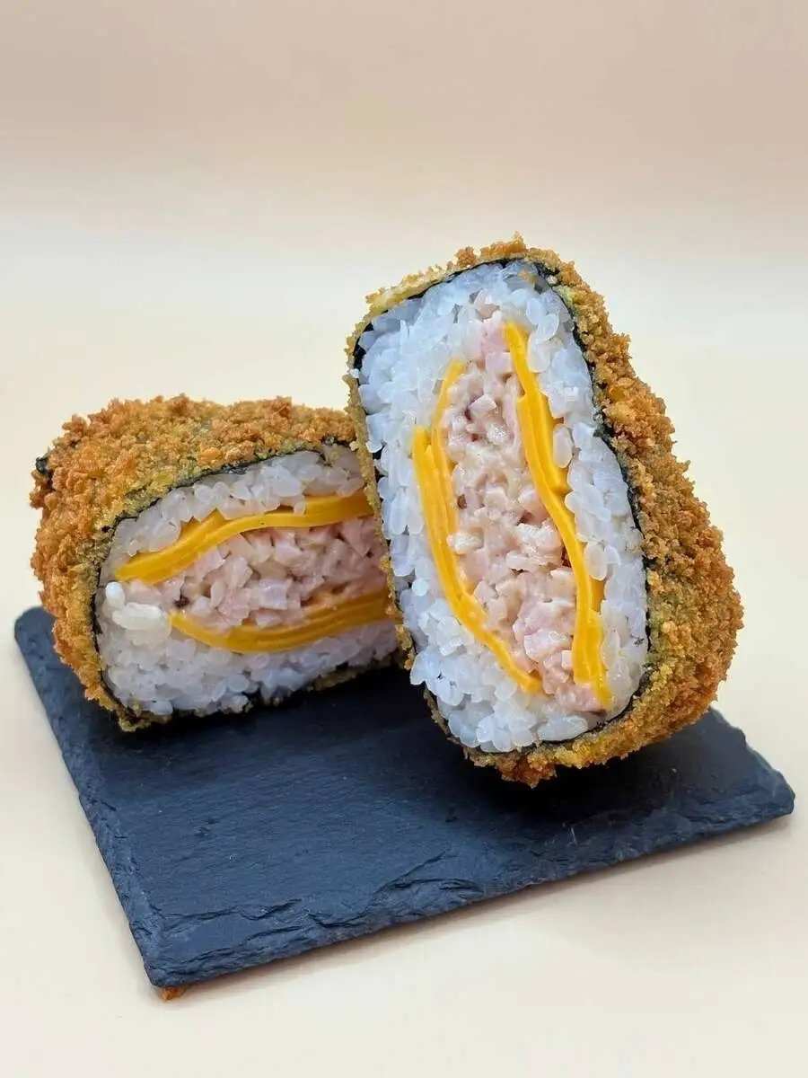 Жареные онигири ветчина и сыр