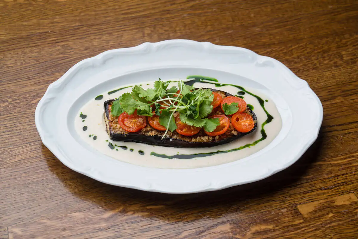 Баклажан на гриле с томатами