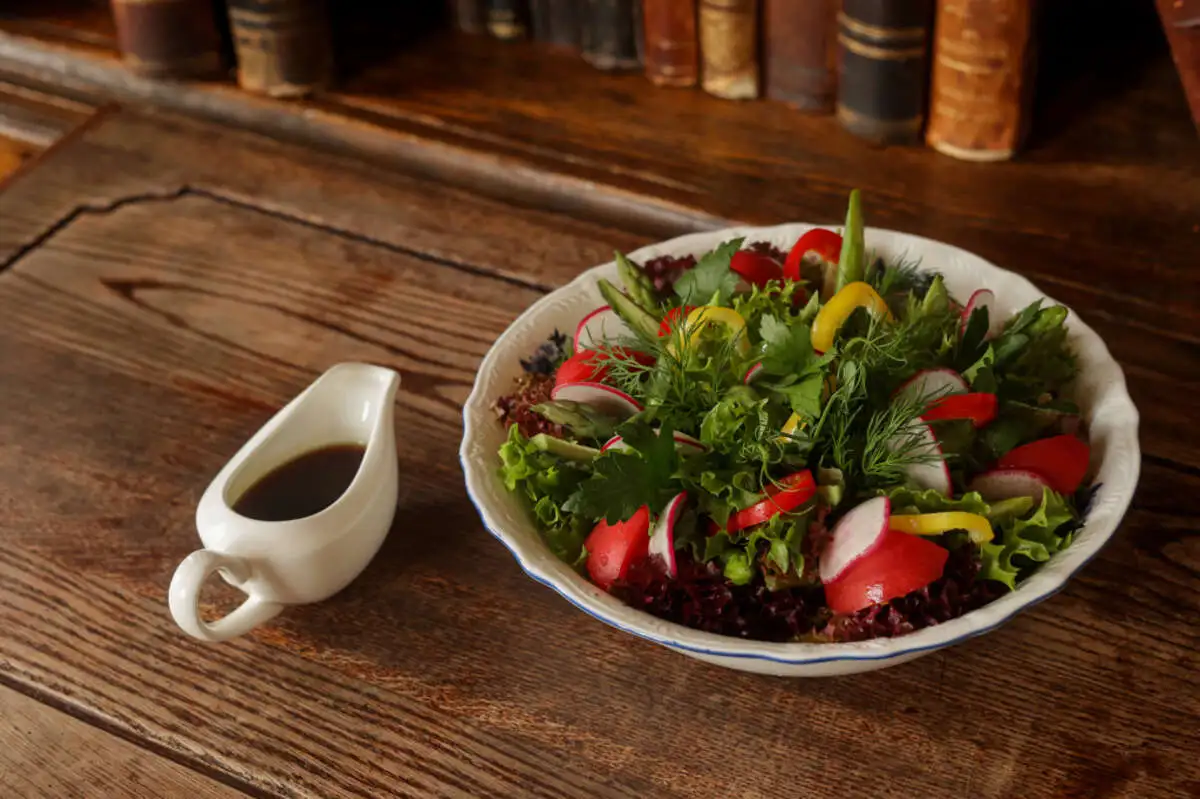 Салат из недорослей огородных (трюфельная)