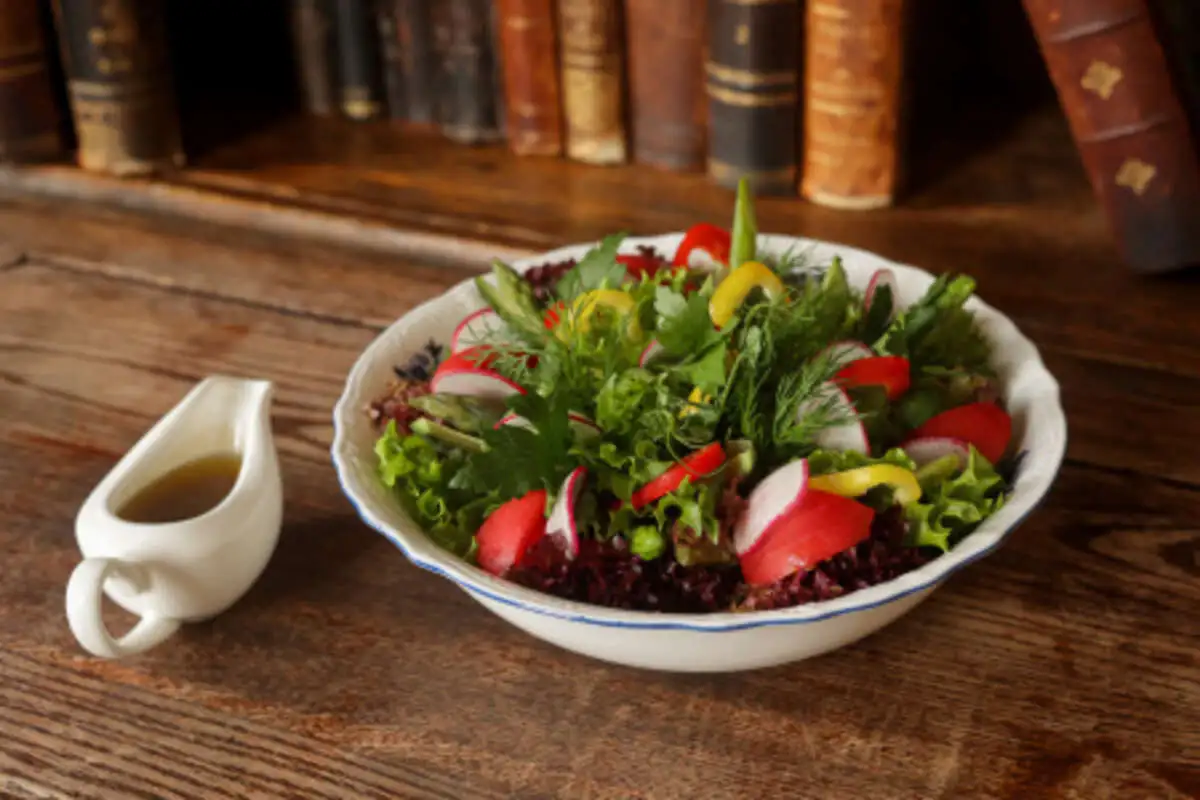 Салат из недорослей огородных (имбирная)