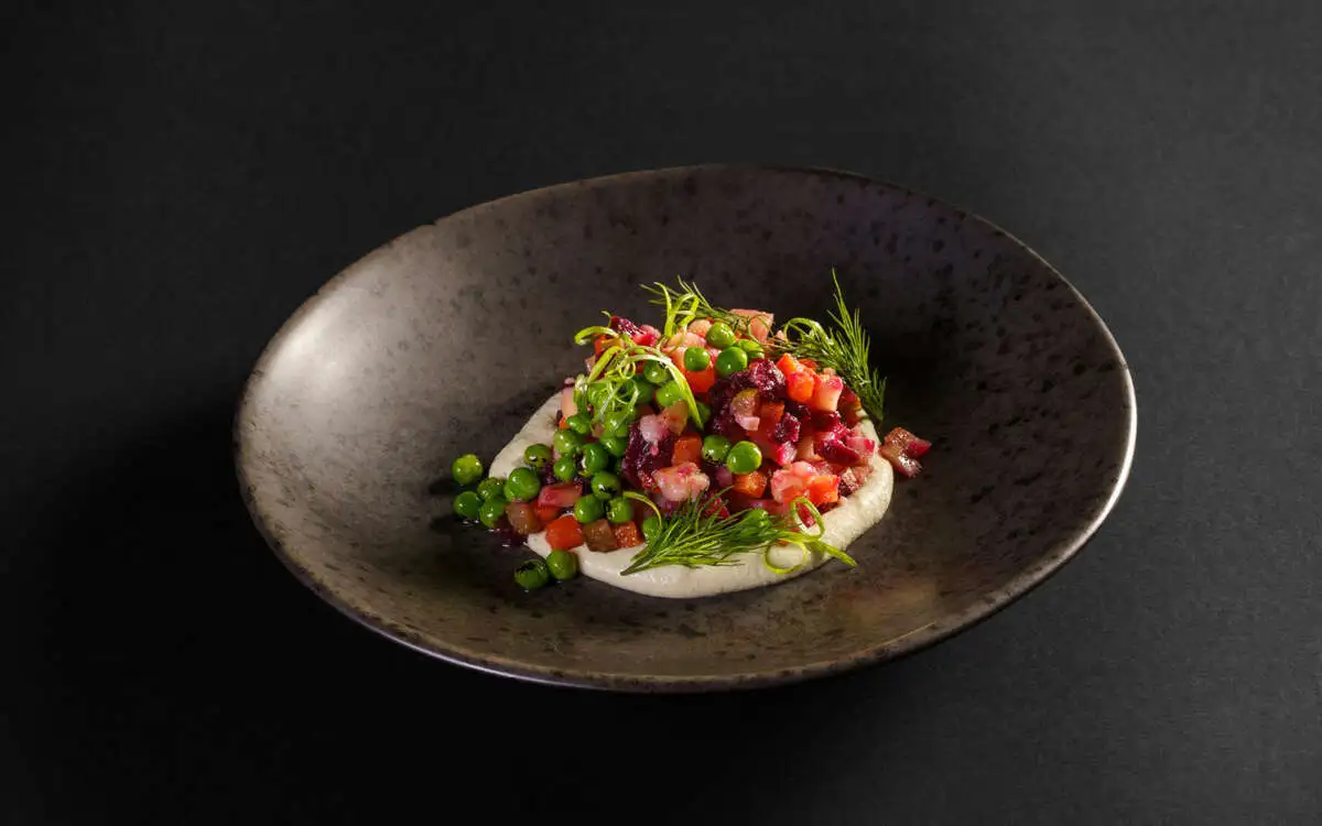 Винегрет из печеных овощей с кремом из орехов кешью