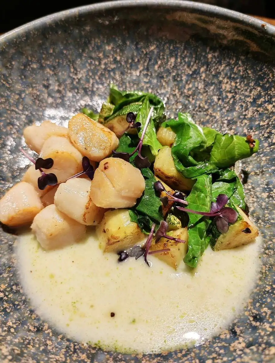 Гребешок с цукини в кокосово-лимонном соусе