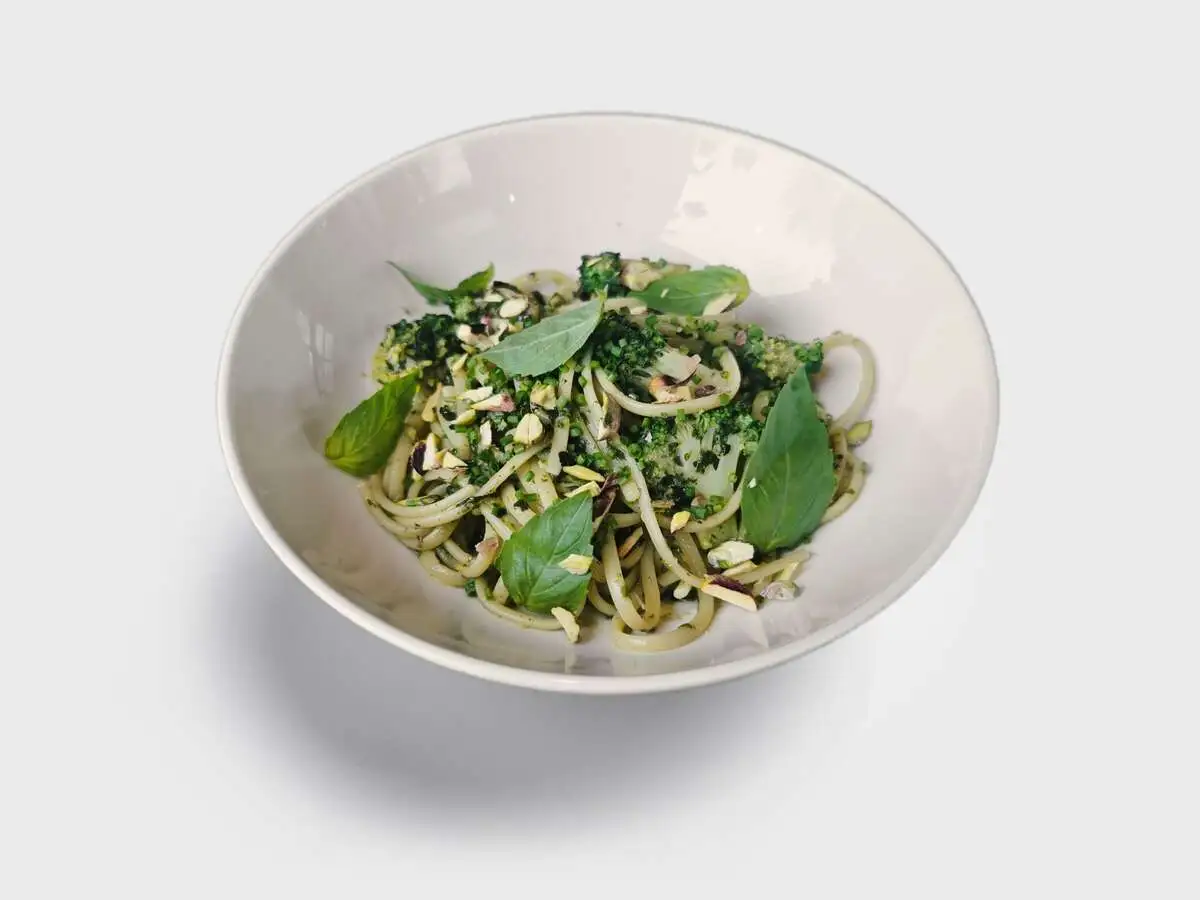 Паста с соусом песто и брокколи