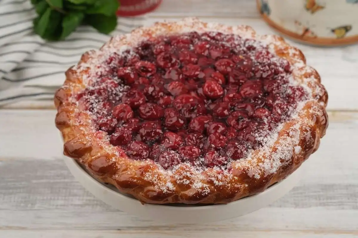 Пирог постный сладкий с вишней