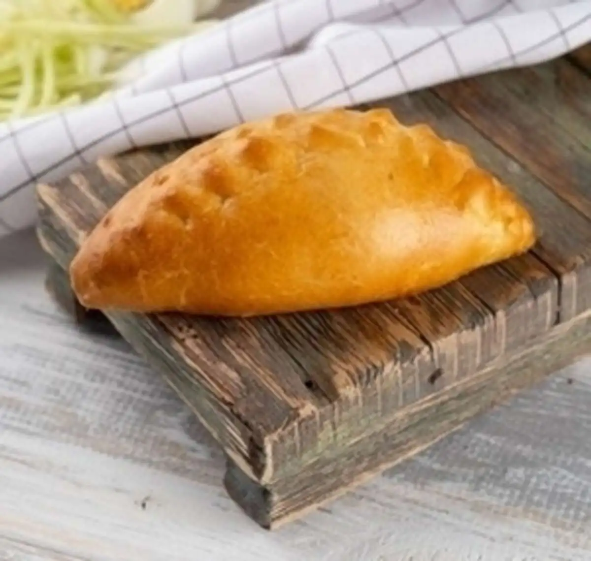 Пирожок постный с капустой