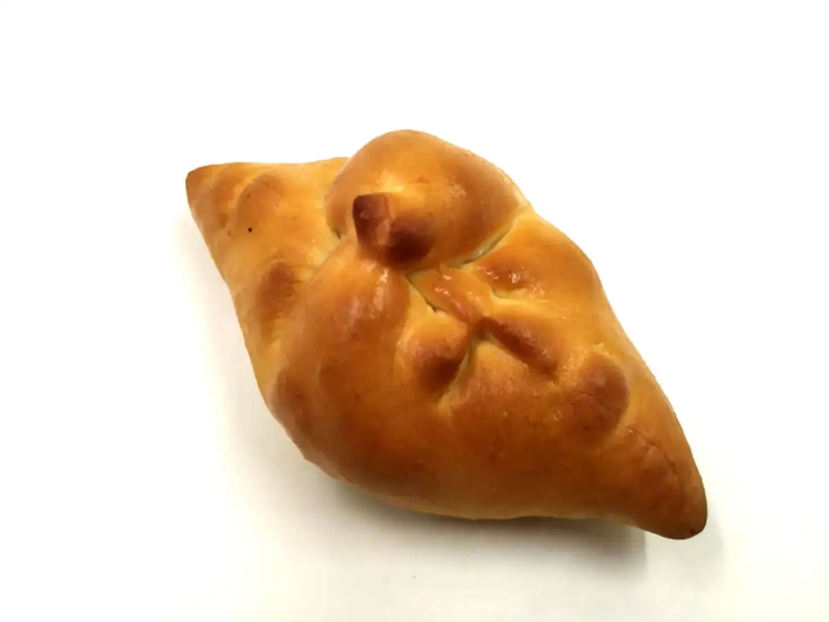 Пирожок постный с картофелем и зеленым луком