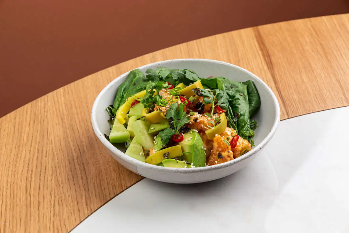 Креветки, авокадо, шпинат