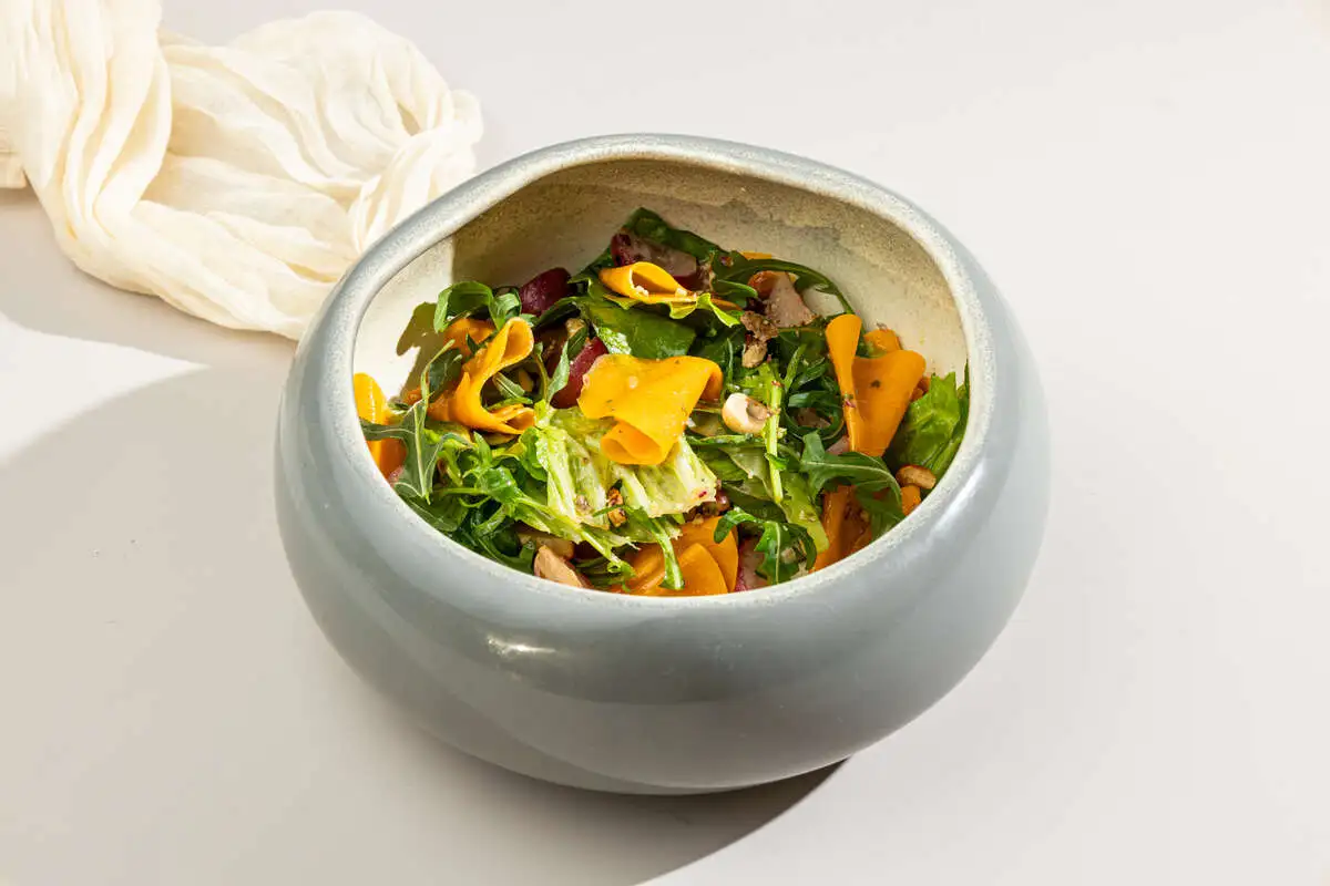 Салат с жареным редисом