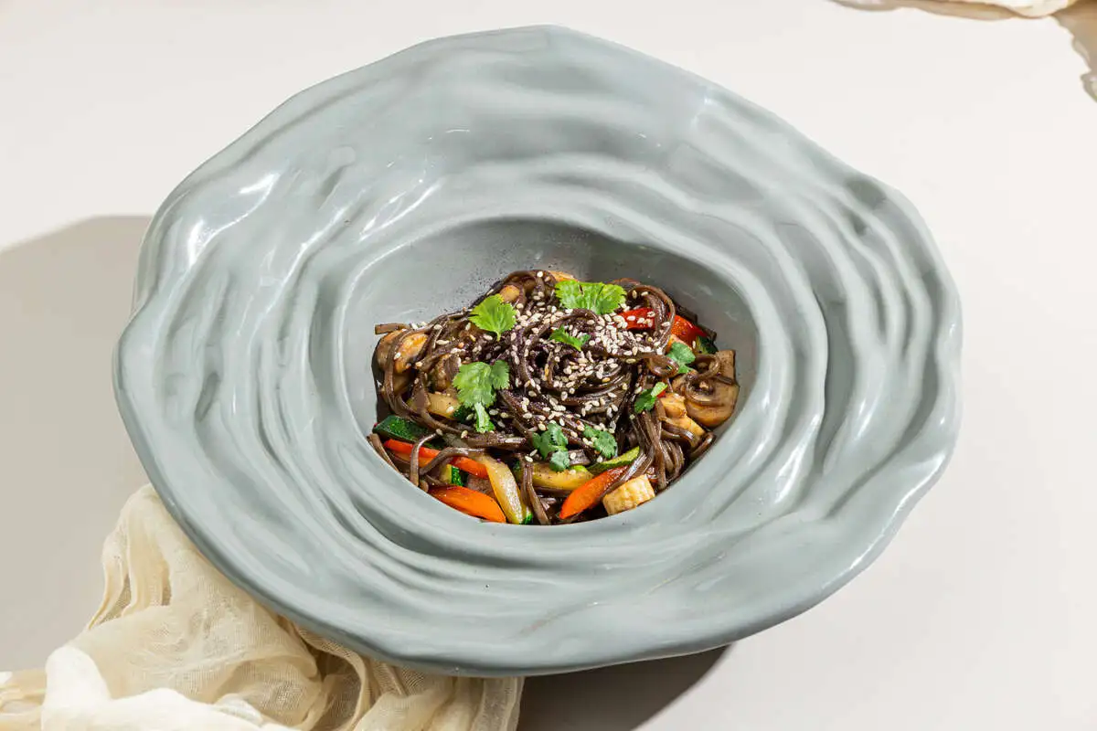 Гречневая соба с овощами 