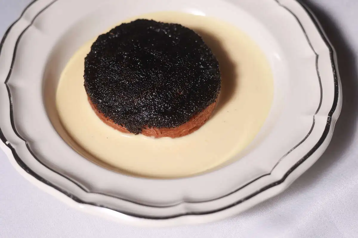 Булочка с маком