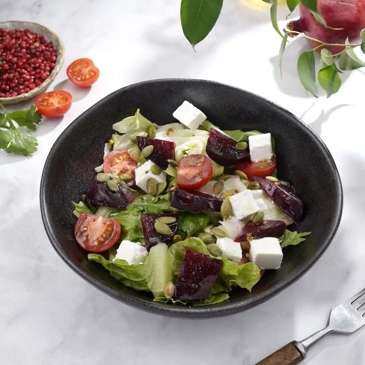 Салат со свеклой и сыром тофу