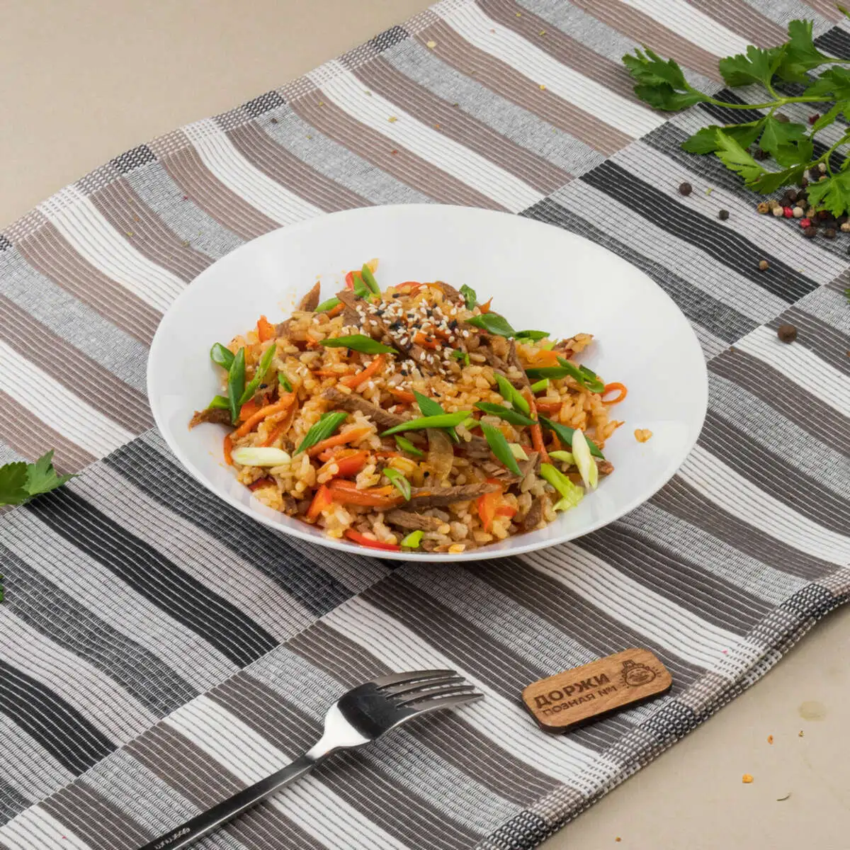 Д-Горячее блюдо "Рис с говядиной острый"